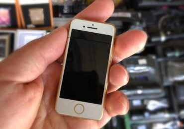 【タイ・パタヤの市場でガジェット探し】未発売の超小型iPhoneゴールド発見！中身は電子ライターだった！