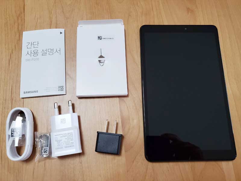Galaxy Tab A 8.0" (2019) with S Pen本体と付属品